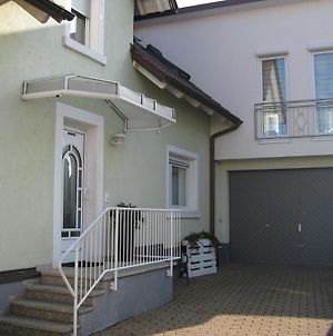 Appartement Schwarz-Weiss à Rust Exterior photo