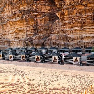 Hôtel Arena Desert Camp & Adventurers à Wadi Rum Exterior photo