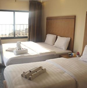 Hotel Holiday Aqaba Exterior photo