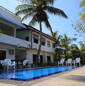 Bed and Breakfast Optimum Residencies à Negombo Exterior photo