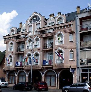 Hôtel Vila Ile de France à Novi Sad Exterior photo