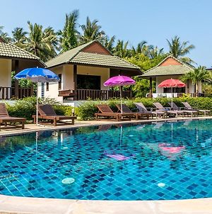 Phatcharee Resort Baan Tai Exterior photo