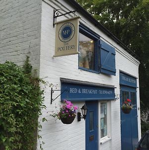 Bed and Breakfast Vinegar Hill Pottery à Lymington Exterior photo