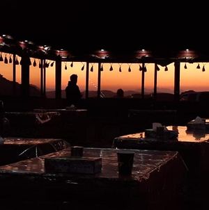 Hôtel Desert Bedouin Camp à Wadi Rum Exterior photo
