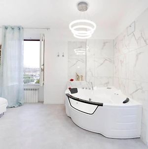 White Panoramic Jacuzzi Suite Trastevere - Top Collection Rome Exterior photo