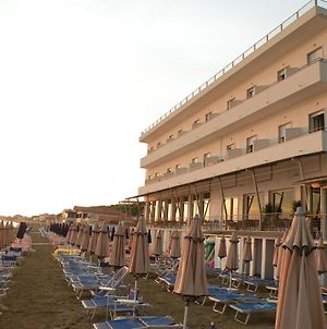 Hotel Parrini Follonica Exterior photo