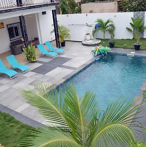 Magnifique villa climatisée avec piscine à Warang Ouoran Exterior photo