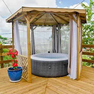 Suite Jacuzzi Et Vue Panoramique - Bed And Coffee Airport Ducos Exterior photo