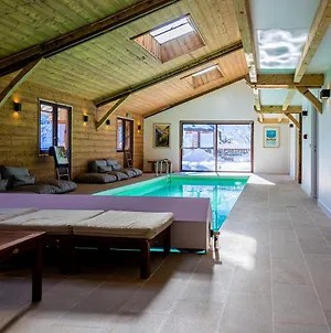 Villa Grand chalet convivial avec sa piscine intérieure à Serraval Exterior photo