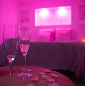 Love Room avec jacuzzi pour votre séjour en amoureux Villeneuve-de-la-Raho Exterior photo