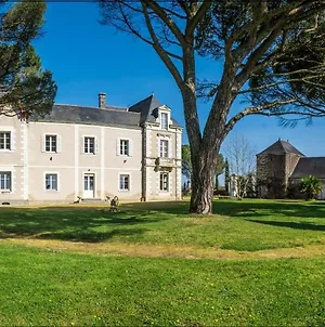 Vignoble Château Piéguë - winery Rochefort-sur-Loire Exterior photo