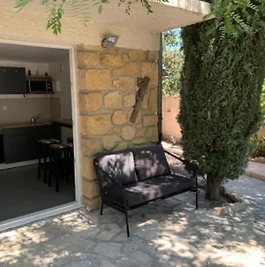 Charmant logement avec un extérieur et un jacuzzi Lançon-Provence Exterior photo