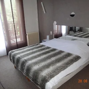 Hotel Bon Accueil Oyonnax Room photo
