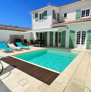 Superbe villa d'architecte avec piscine chauffée Loix Exterior photo