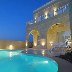 Villa The Muse Gozo Farmhouse With Indoor And Outdoor Pool à Qala Exterior photo