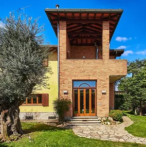 Villa Villa Naviglio Grande By Interhome Corsico Exterior photo