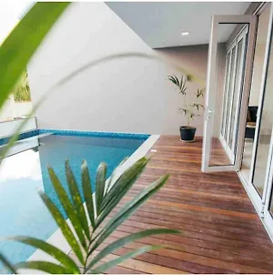 Triplex Villa & Private Pool - Cliffhanger Villas Misere Exterior photo