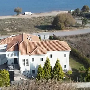 Villa Vila George In Front Of The Sea à Khalkoutsion Exterior photo