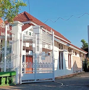 Villa Mar'S Joglo à Yogyakarta Exterior photo