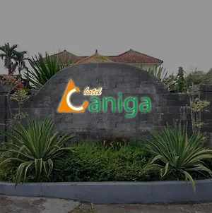 Caniga Hotel Yogyakarta Gondowulung Exterior photo