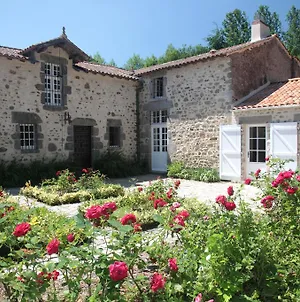 Le Gîte du Vieux Château Poiroux Exterior photo