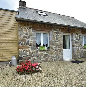 Quaint Holiday Home In Saint Gilles Les Bois With Garden Exterior photo