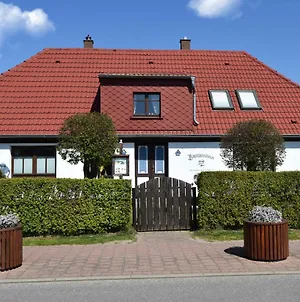 Villa Kapitanshaus Schaprode Exterior photo