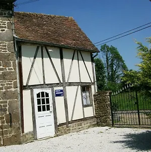 Grenadier'S Grange Mantilly Exterior photo