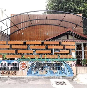 Alexiz Hostel Yogyakarta Exterior photo