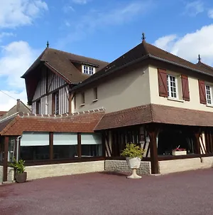 Hôtel Le Vauban à Merville-Franceville-Plage Exterior photo